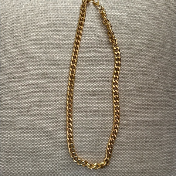 Elegant Gold Chain Necklace - Picture 4 of 6